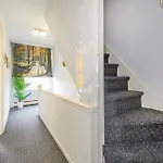 -rd15cfa- For Relaxed And Cosy With Free Parking ليدز