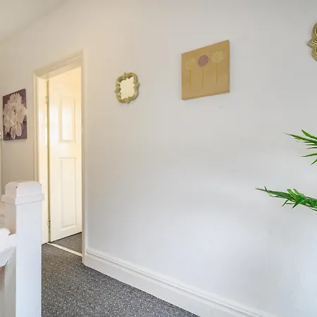 Rd15Cf - Comfortable Shared Room In Beeston Penzion