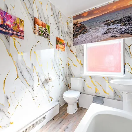 Penzion Rd15Cf - Comfortable Shared Room In Beeston *