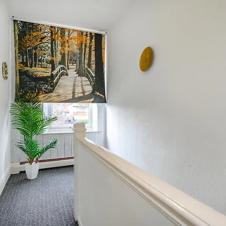 -rd15cfa- For Relaxed And Cosy With Free Parking לידס