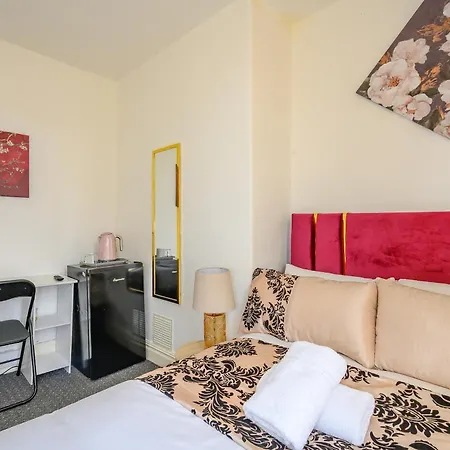 Penzion Rd15Cf - Comfortable Shared Room In Beeston Leeds (West Yorkshire)