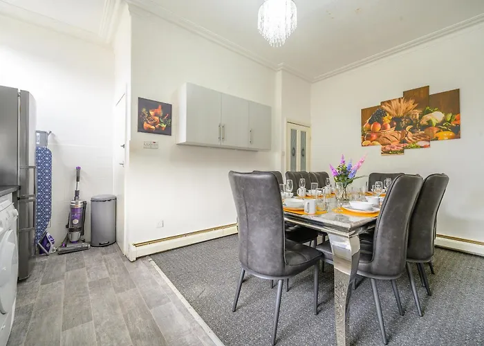 -rd15cfa- For Relaxed And Cosy With Free Parking * Leeds (West Yorkshire)