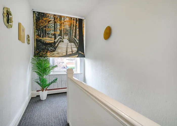 -rd15cfa- For Relaxed And Cosy With Free Parking Leeds (West Yorkshire)